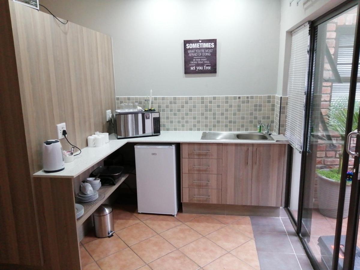 Farm View Guest House Іст-Лондон Екстер'єр фото